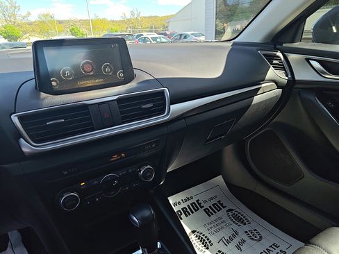 Used 2017 MAZDA MAZDA3 Touring FWD image 16