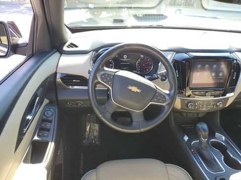 Used 2022 Chevrolet Traverse Premier FWD image 12