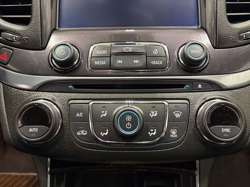 Used 2014 Chevrolet Impala LT w/ Convenience Package image 21