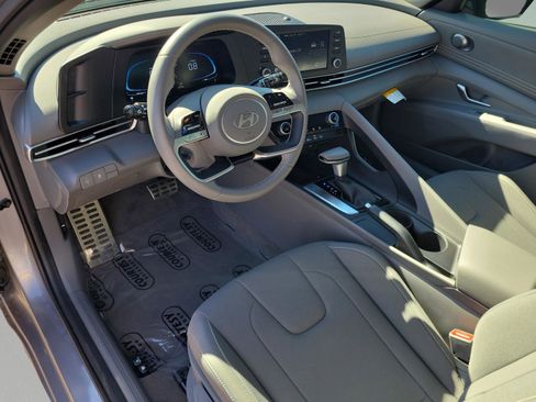 Used 2025 Hyundai Elantra Sport image 20