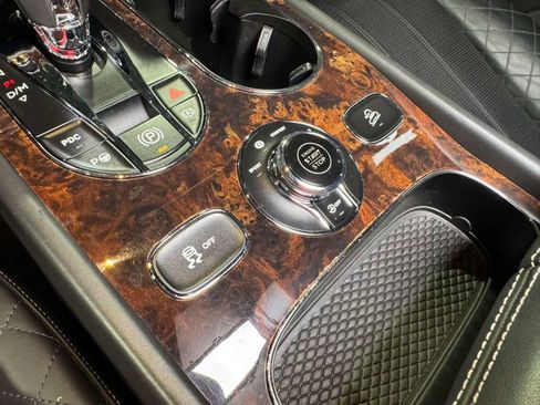 Used 2018 Bentley Bentayga image 31