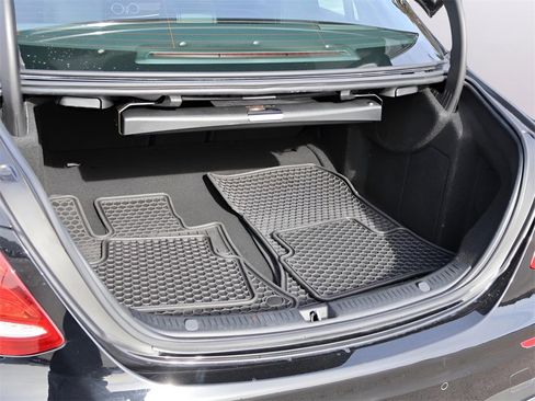 Used 2018 Mercedes-Benz E 300 4MATIC image 17