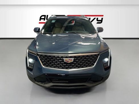 Used 2025 Cadillac XT4 Premium Luxury w/ Technology Package AWD/4WD image 2