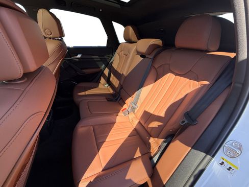 Used 2024 Audi Q5 e Premium w/ Convenience Package image 16