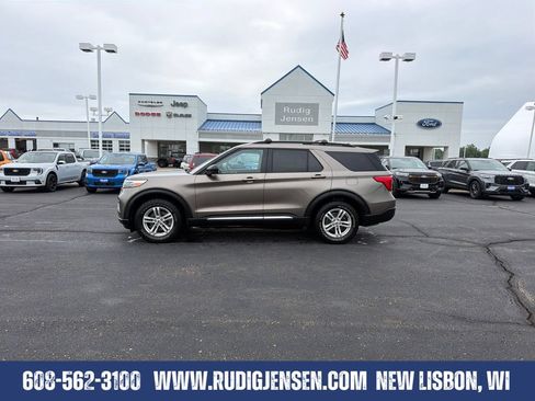 Used 2021 Ford Explorer XLT w/ Equipment Group 202A AWD/4WD image 2