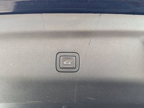 Used 2025 Chevrolet Suburban High Country AWD/4WD image 37