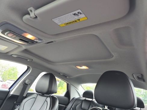 Used 2024 Hyundai Elantra Limited image 14