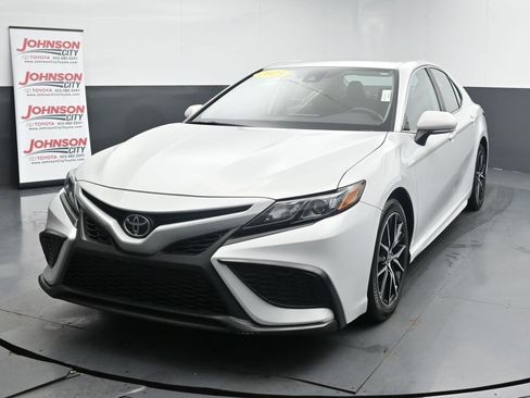 Used 2023 Toyota Camry SE image 4