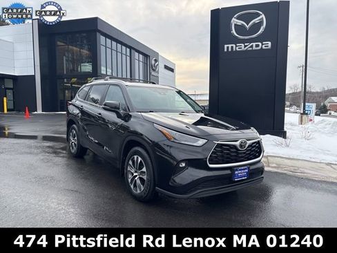 Used 2024 Toyota Highlander XLE image 1