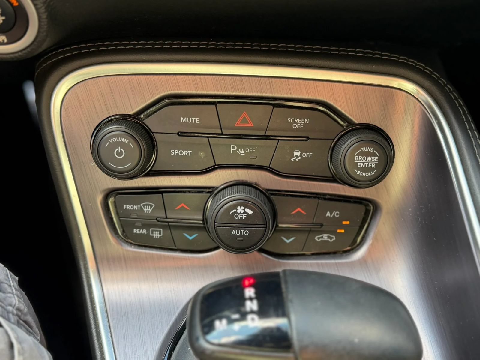 Used 2018 Dodge Challenger SXT w/ Driver Convenience Group RWD image 15