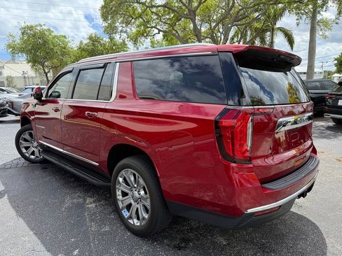 Used 2021 GMC Yukon XL SLT w/ SLT Premium Package image 2