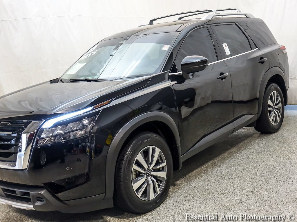 Used 2025 Nissan Pathfinder SL AWD/4WD image 4