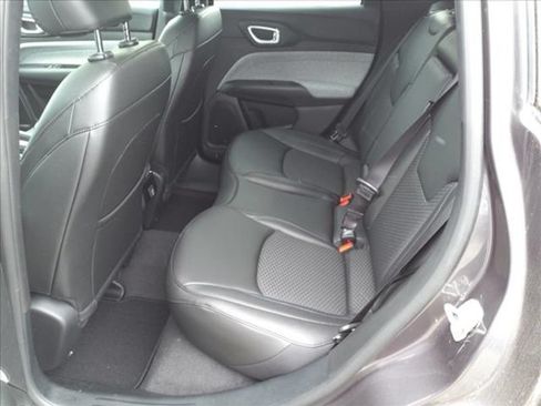 Used 2024 Jeep Compass Latitude AWD/4WD image 7