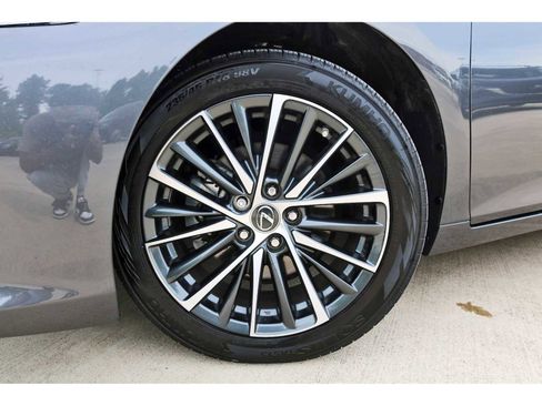 Used 2025 Lexus ES 350 w/ Premium Package FWD image 29
