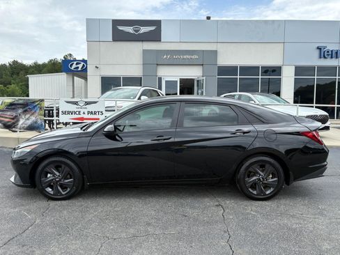 Used 2022 Hyundai Elantra SEL FWD image 4