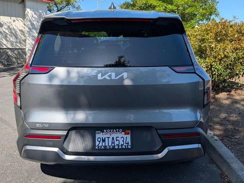 Used 2024 Kia EV9 Light RWD image 7