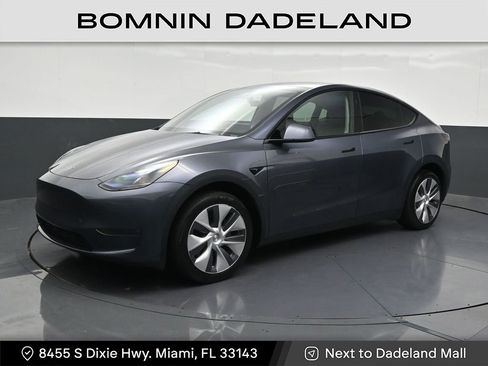 Used 2023 Tesla Model Y Long Range AWD/4WD image 1