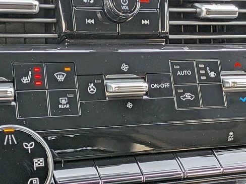 New 2026 Nissan Armada SL w/ Captain's Chari Seat Package image 23