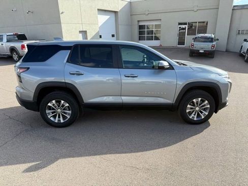 Used 2025 Chevrolet Equinox LT w/ Safety and Technology Package image 4