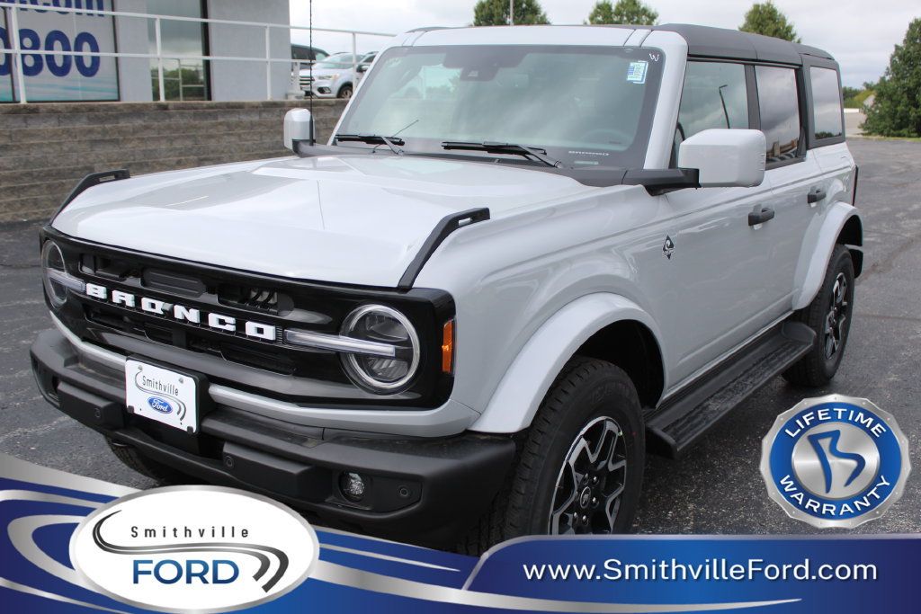 New 2026 Ford Bronco Outer Banks AWD/4WD image 1