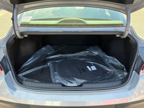 New 2026 Hyundai Elantra SE image 18