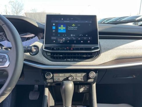 Used 2023 Jeep Compass Latitude image 16