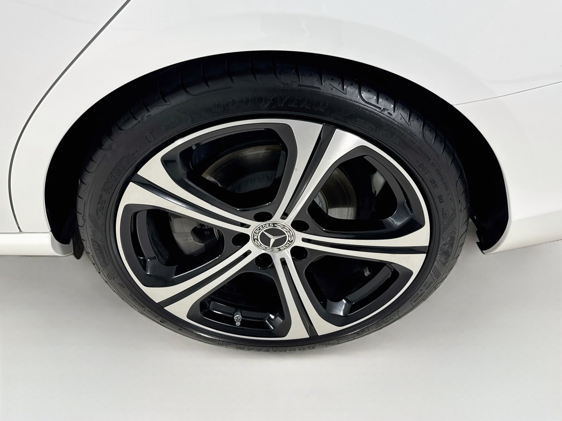 Used 2025 Mercedes-Benz C 300 Sedan image 33