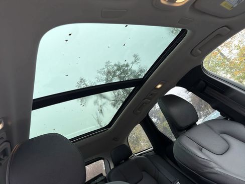 Certified 2025 Volvo XC60 B5 Plus image 19