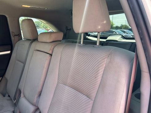 Used 2019 Toyota Highlander LE FWD image 8