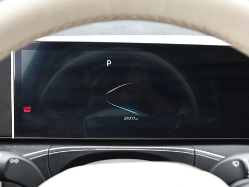 Used 2025 Hyundai Santa Fe SE FWD image 9