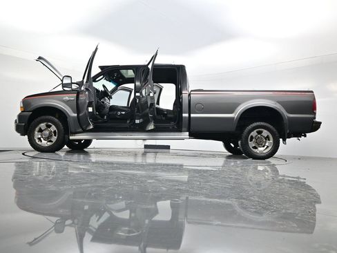 Used 2004 Ford F350 Harley-Davidson image 58