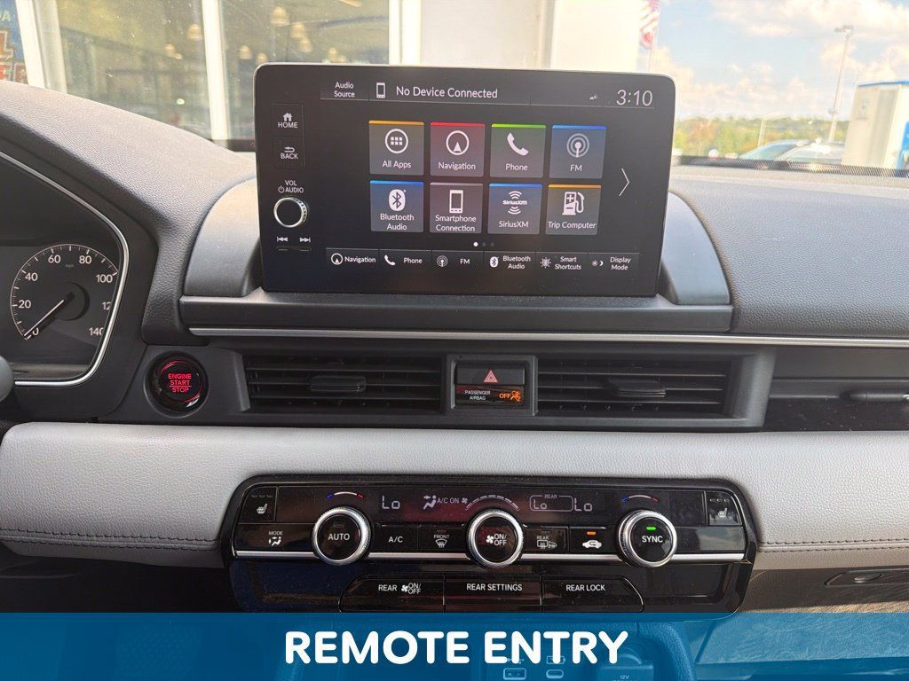 Used 2025 Honda Pilot Touring image 4