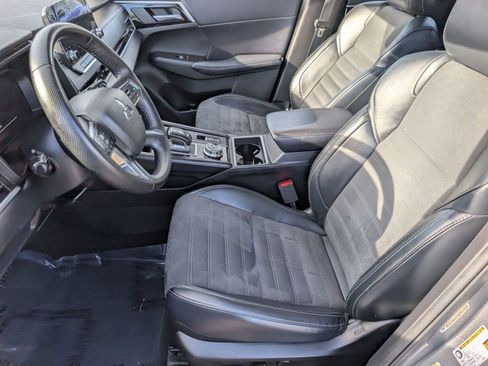 Used 2024 Mitsubishi Outlander SE image 5