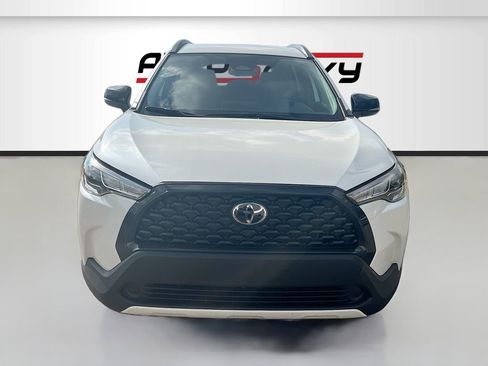 Used 2025 Toyota Corolla Cross LE FWD image 2