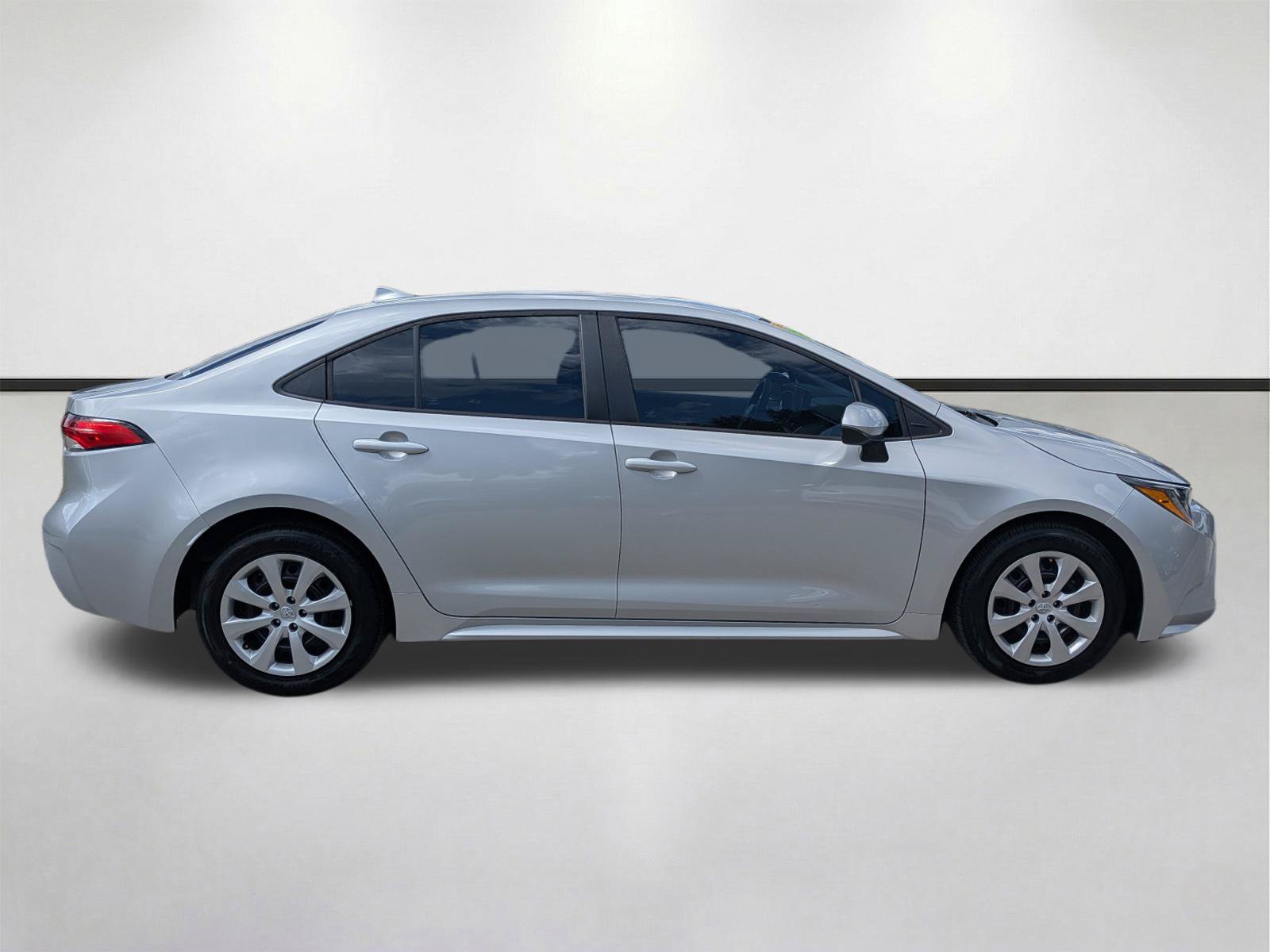 Used 2023 Toyota Corolla LE FWD image 3