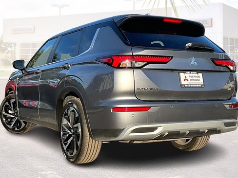 Used 2024 Mitsubishi Outlander SE image 33