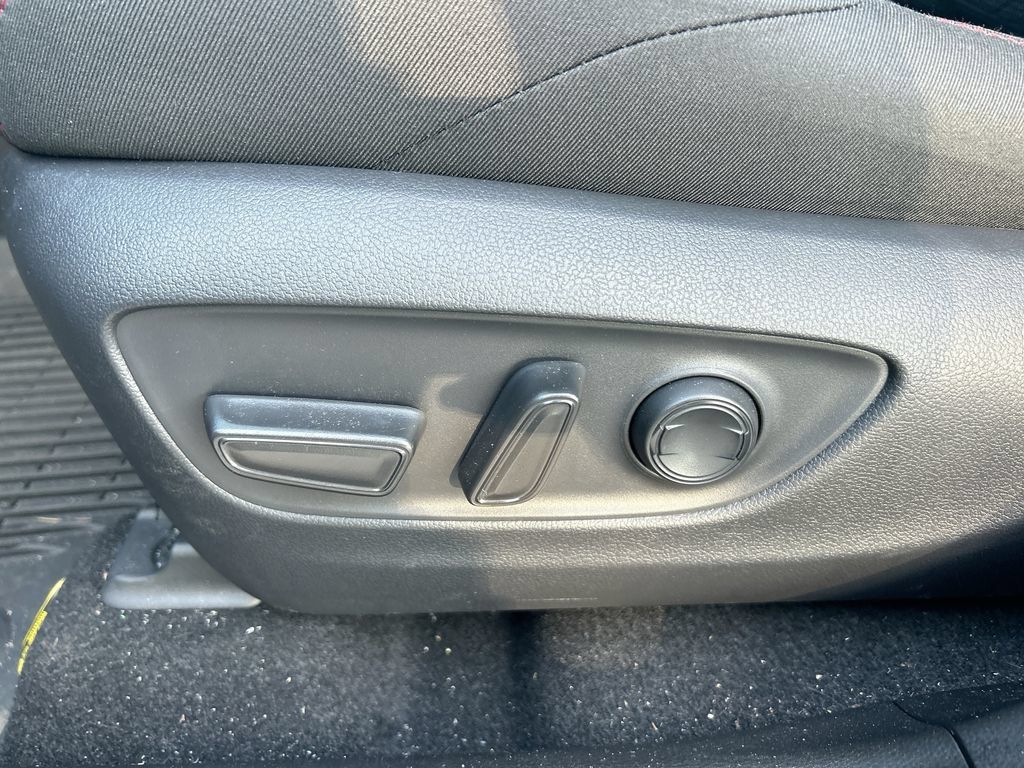 Used 2025 Toyota RAV4 SE AWD/4WD image 12