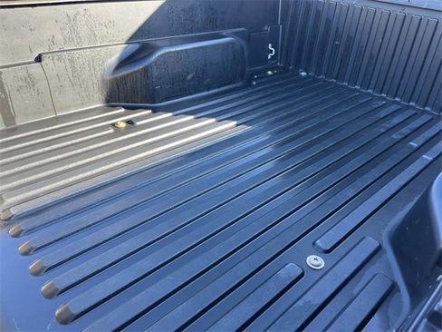Used 2019 Toyota Tacoma SR image 5