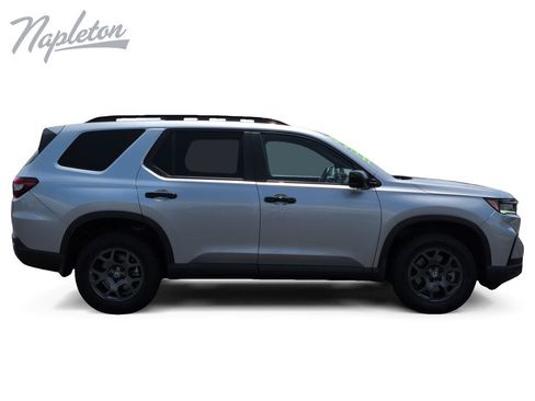 Used 2025 Honda Pilot TrailSport image 7