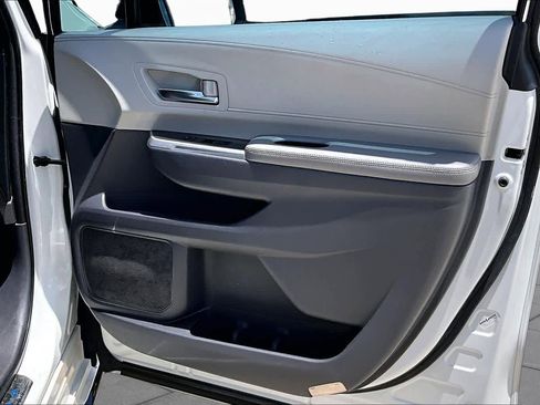 Used 2021 Toyota Sienna Limited FWD image 23