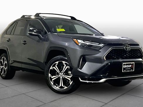 Used 2025 Toyota RAV4 XSE w/ Premium Package AWD/4WD image 3