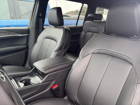 New 2025 Jeep Grand Cherokee L Limited w/ Luxury Tech Group II image 13