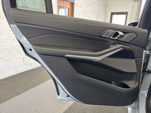 New 2025 BMW X7 M60i image 41