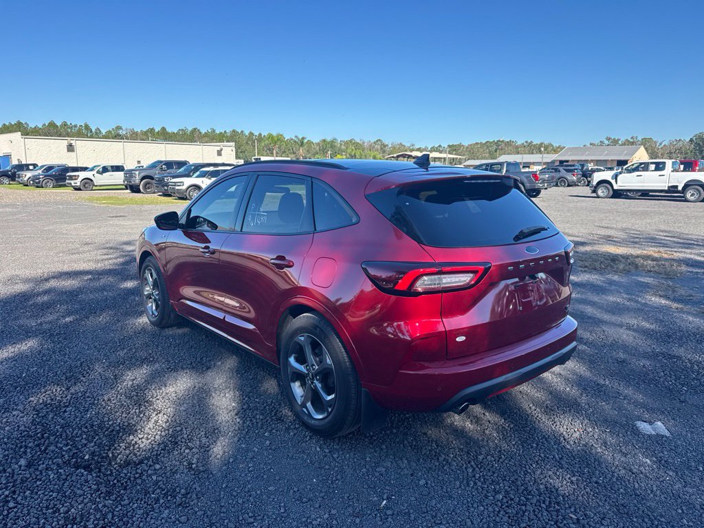 Used 2023 Ford Escape ST-Line w/ Tech Pack #1 FWD image 8
