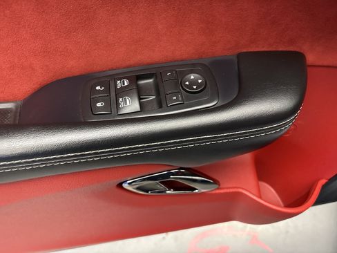 Used 2016 Dodge Challenger SRT Hellcat RWD image 10