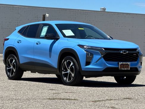 Used 2024 Chevrolet Trax RS FWD image 2