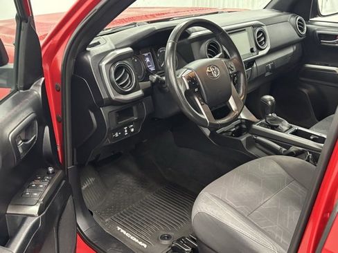 Used 2017 Toyota Tacoma TRD Off-Road w/ Premium & Technology Package image 10