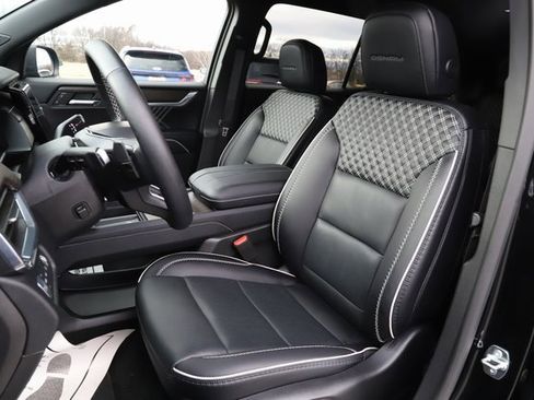 Used 2026 GMC Acadia Denali image 15