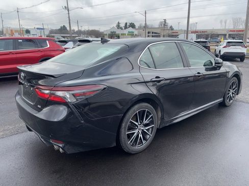 Used 2023 Toyota Camry SE image 4