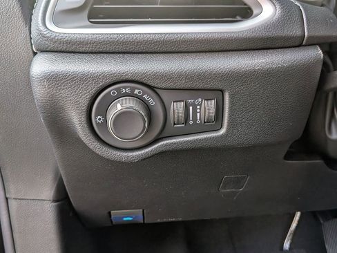 New 2027 Chrysler Pacifica Limited w/ Family Tech Group FWD image 18